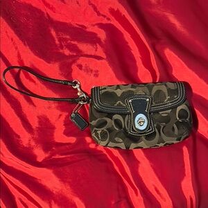 Coach Brown Clutch Wristlet Elegant Design